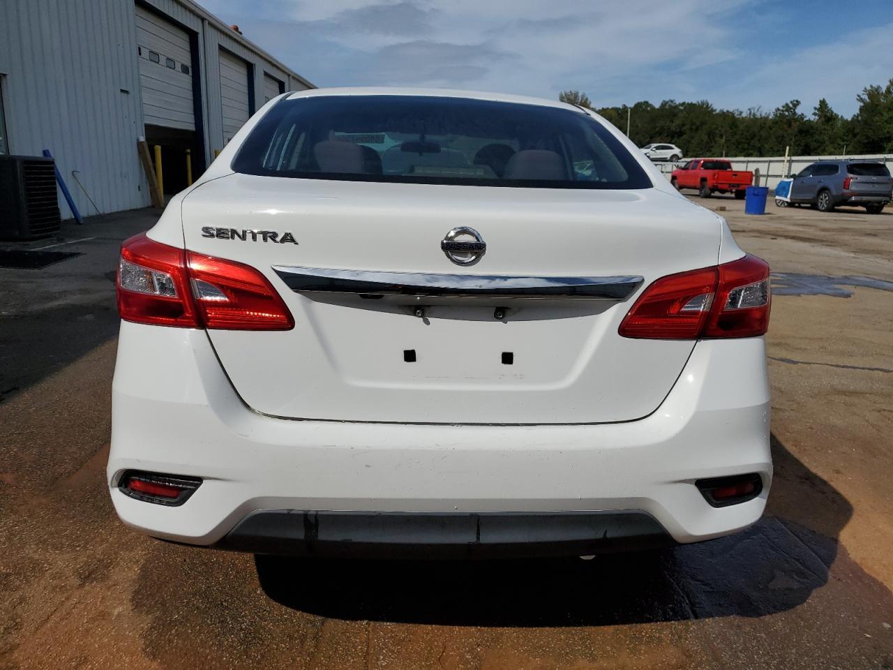 2018 Nissan Sentra S - Фото 6