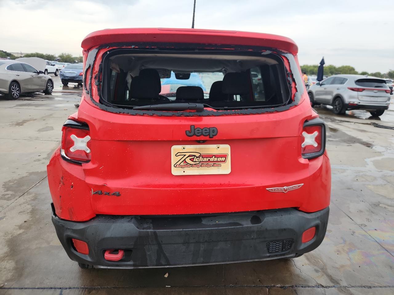 2016 Jeep Renegade Trailhawk - Image 6