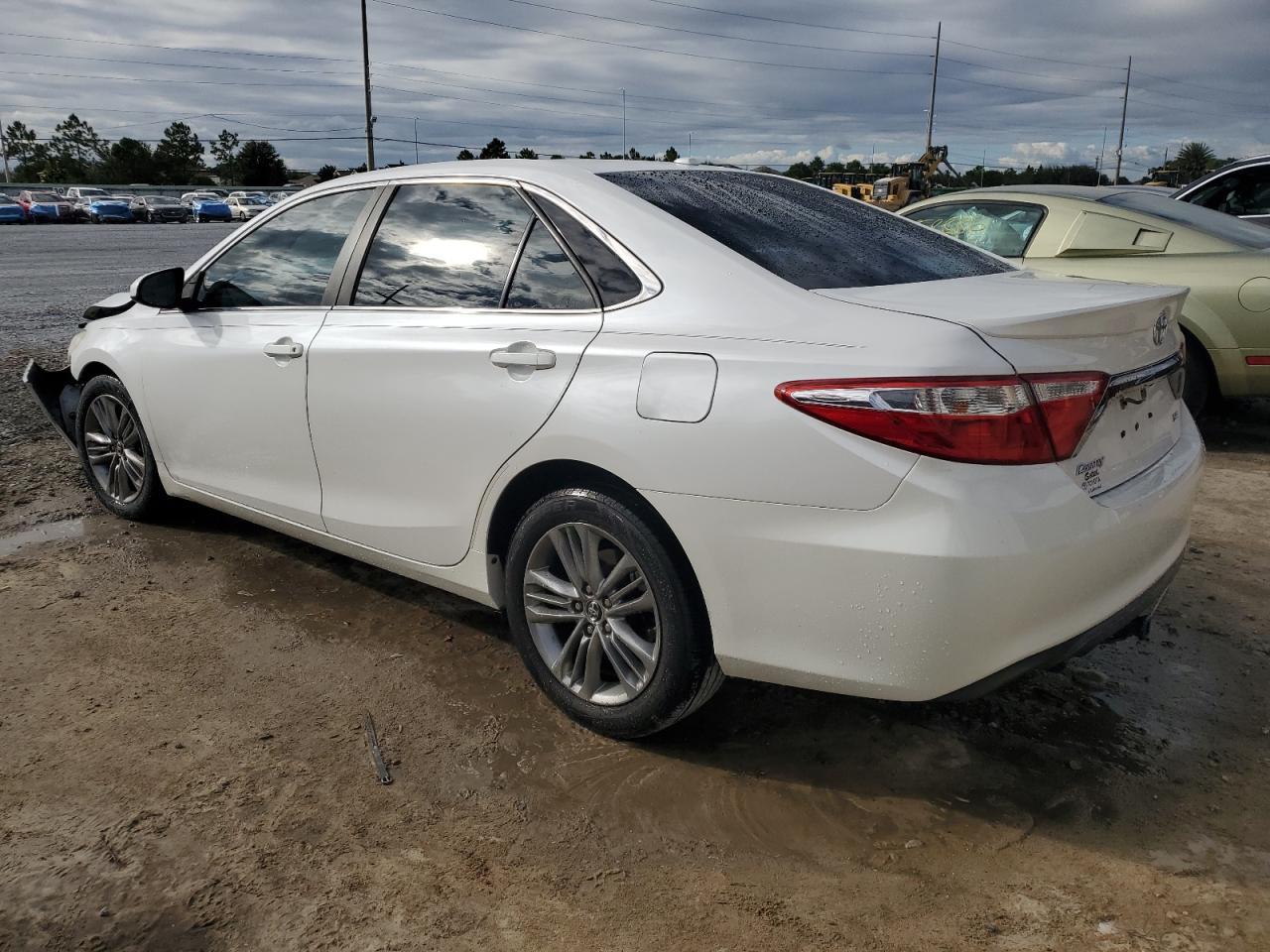 2016 Toyota Camry Le - Фото 2
