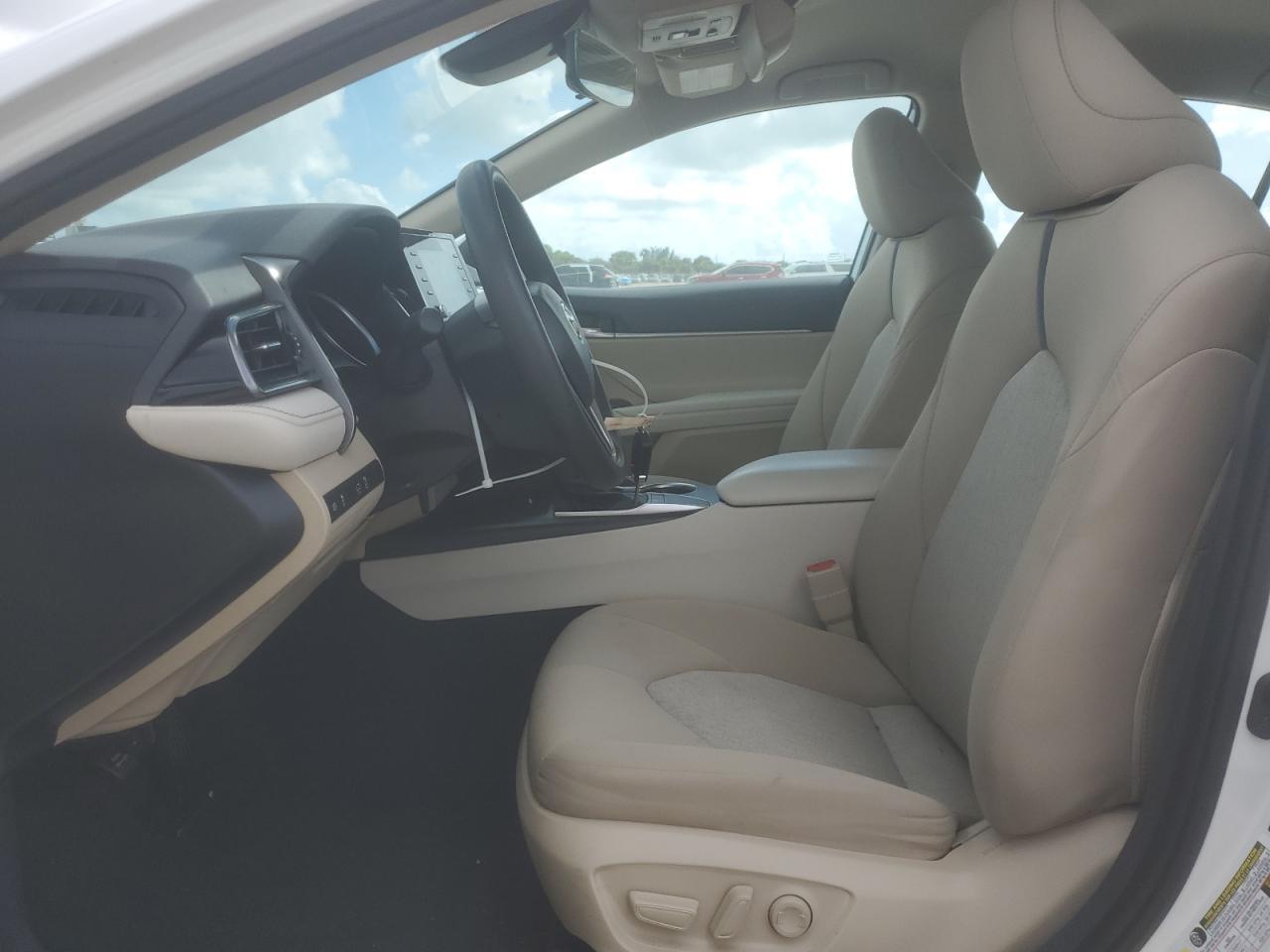 2022 Toyota Camry Le - Фото 7