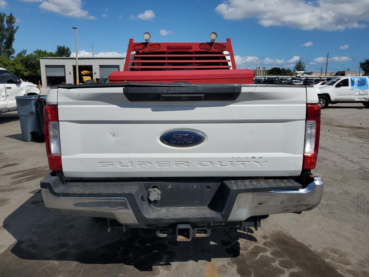 2017 Ford F350 Super Duty - Фото 6