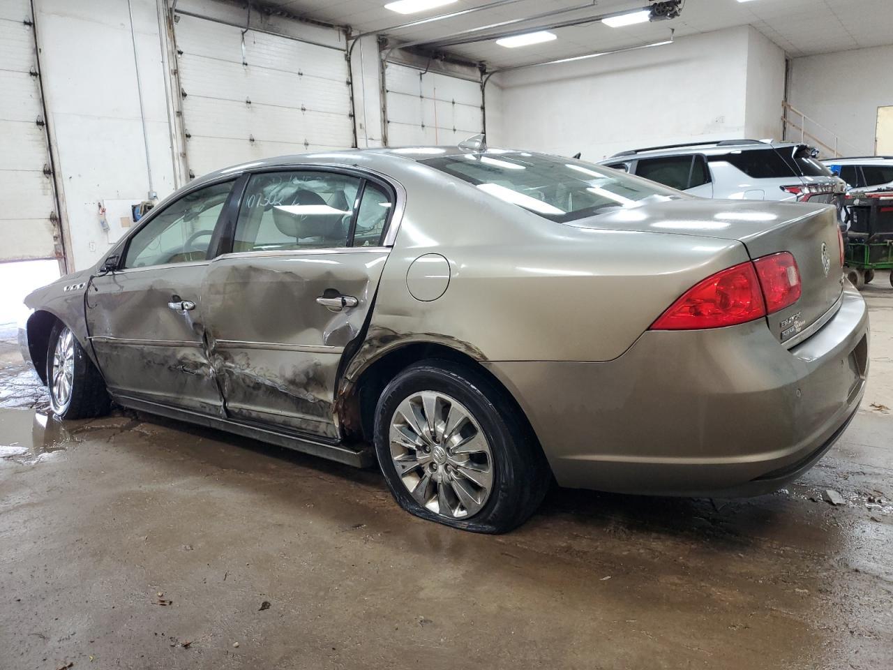2010 Buick Lucerne Cxl - Image 2
