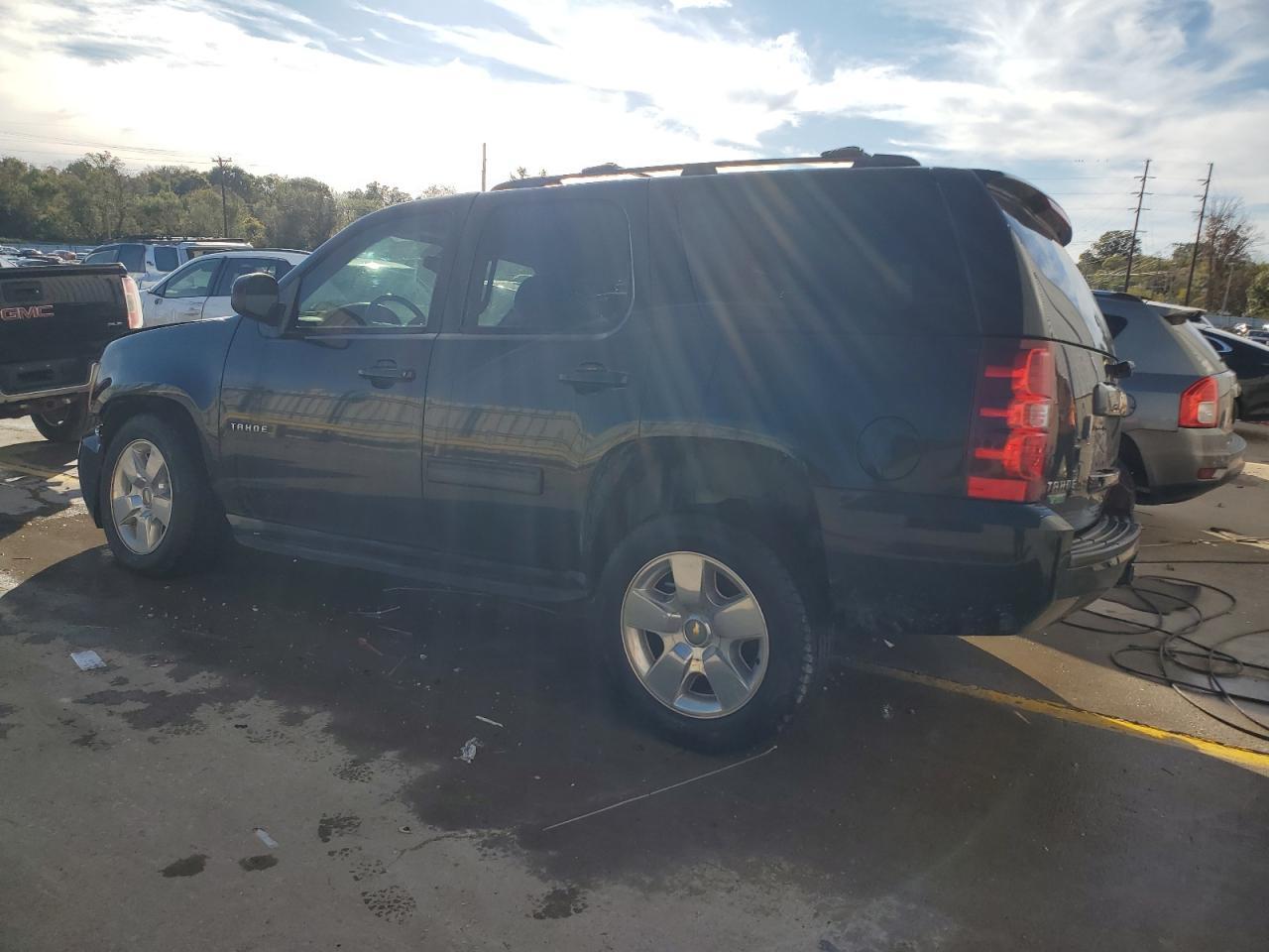 2011 Chevrolet Tahoe C1500 Ls - Image 2