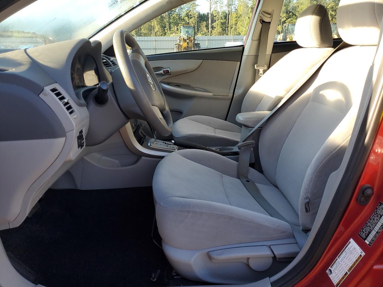 2010 Toyota Corolla Base - Фото 7