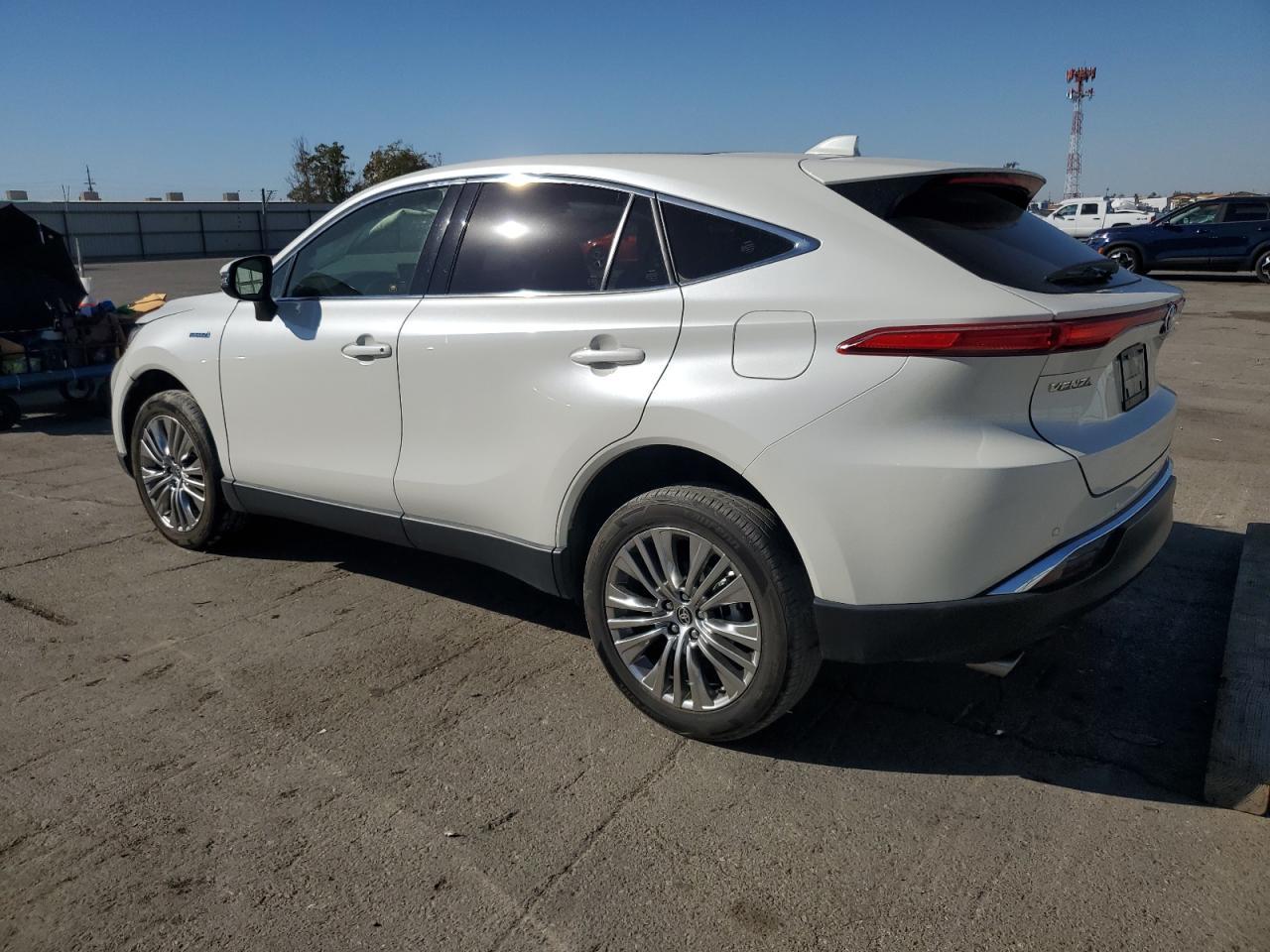 2021 Toyota Venza Le - Image 2