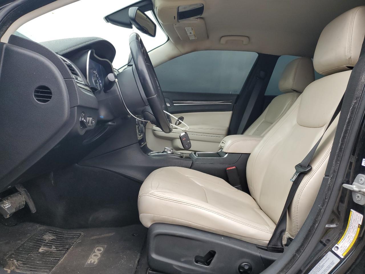 2015 Chrysler 300 Limited - Image 7
