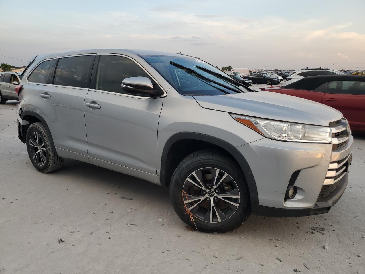 2018 Toyota Highlander Le - Фото 4
