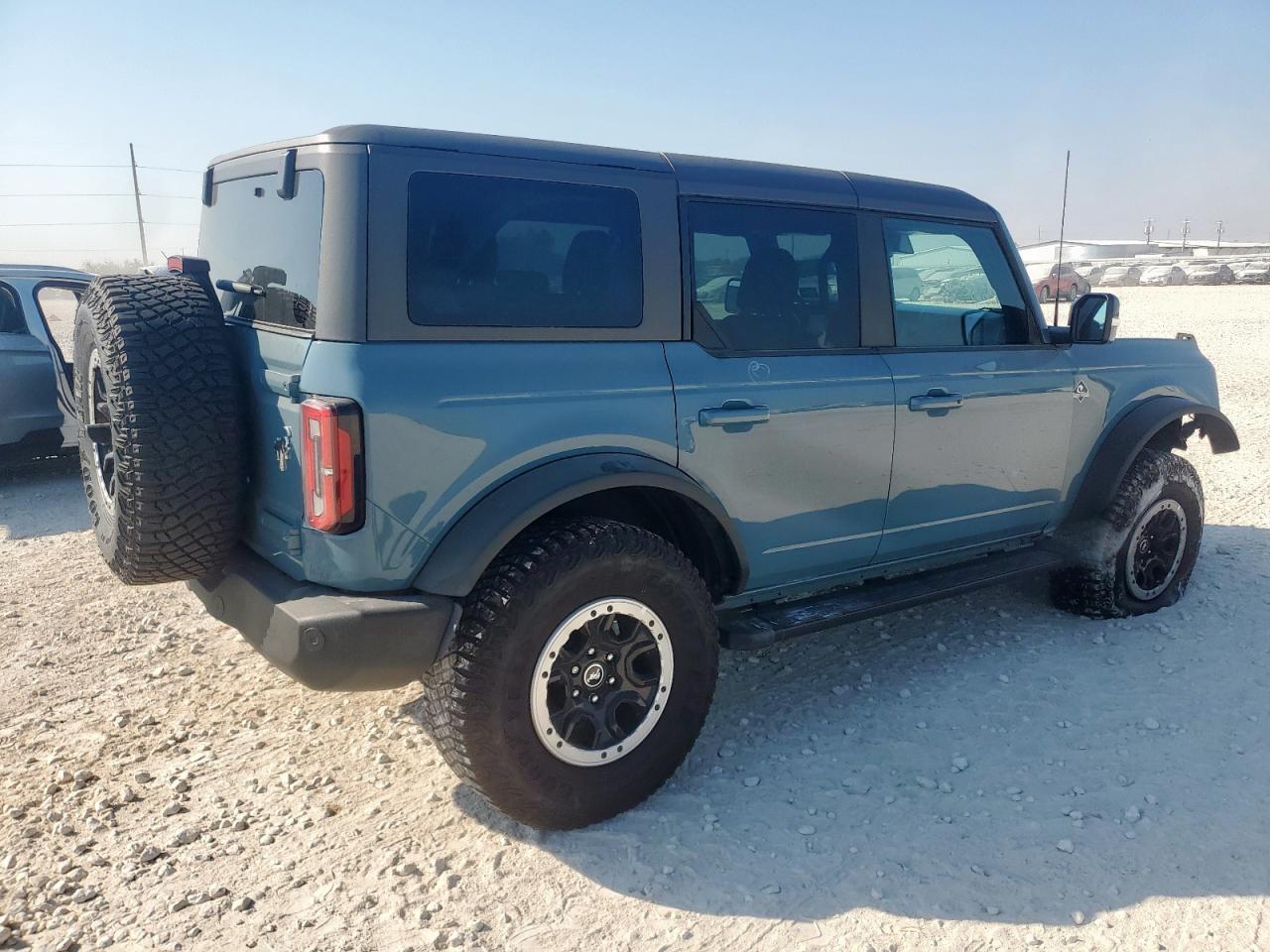 2023 Ford Bronco Base - Image 3