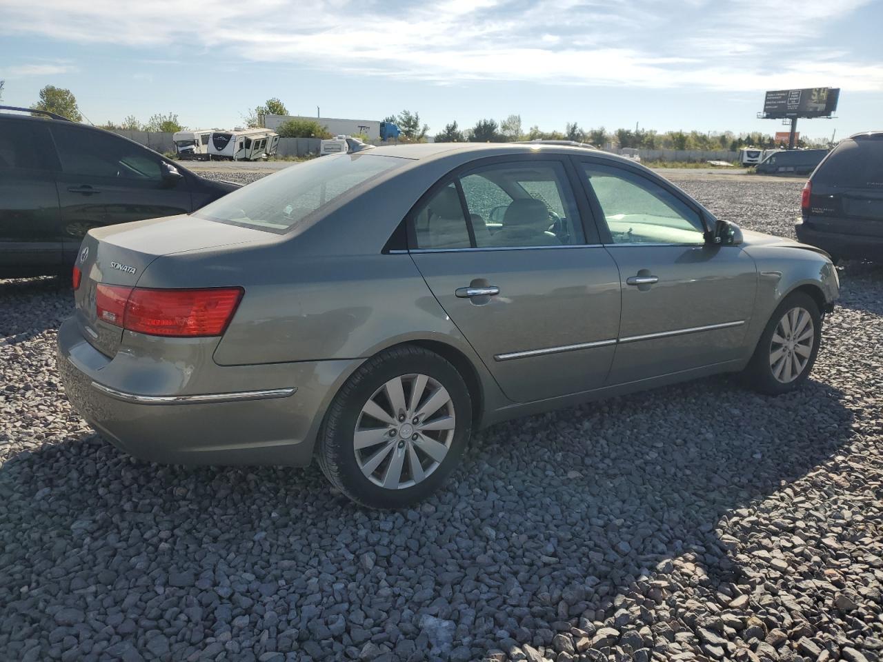 2009 Hyundai Sonata - Image 3