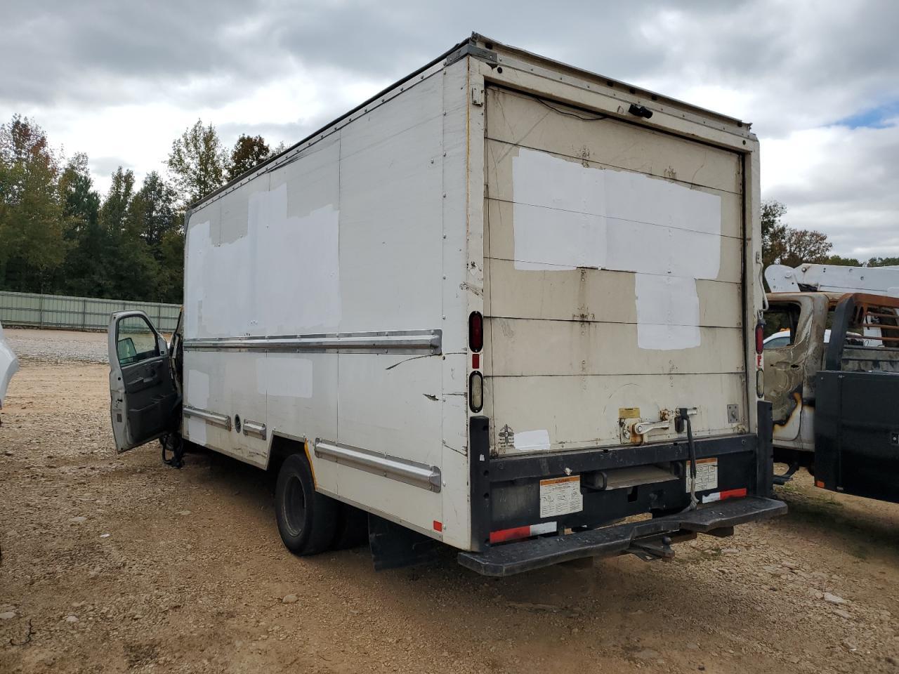 2014 GMC Savana Cutaway G3500 - Фото 2