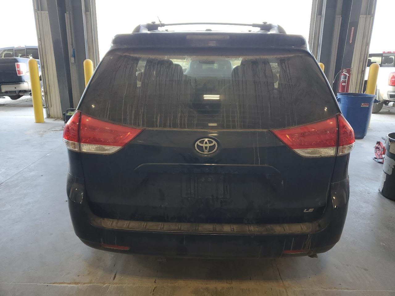 2011 Toyota Sienna Le - Фото 6
