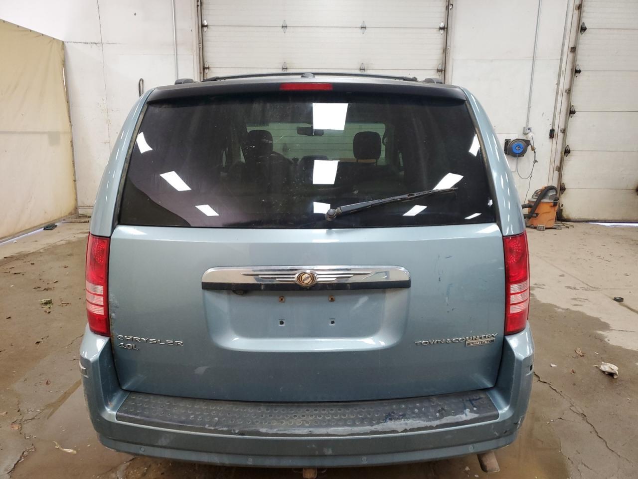 2009 Chrysler Town & Country Limited - Фото 6