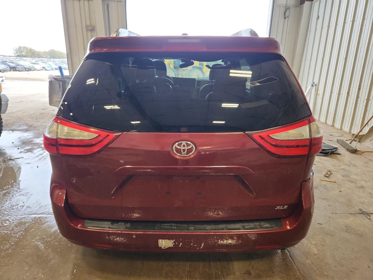 2016 Toyota Sienna Xle 8-Passenger - Image 6