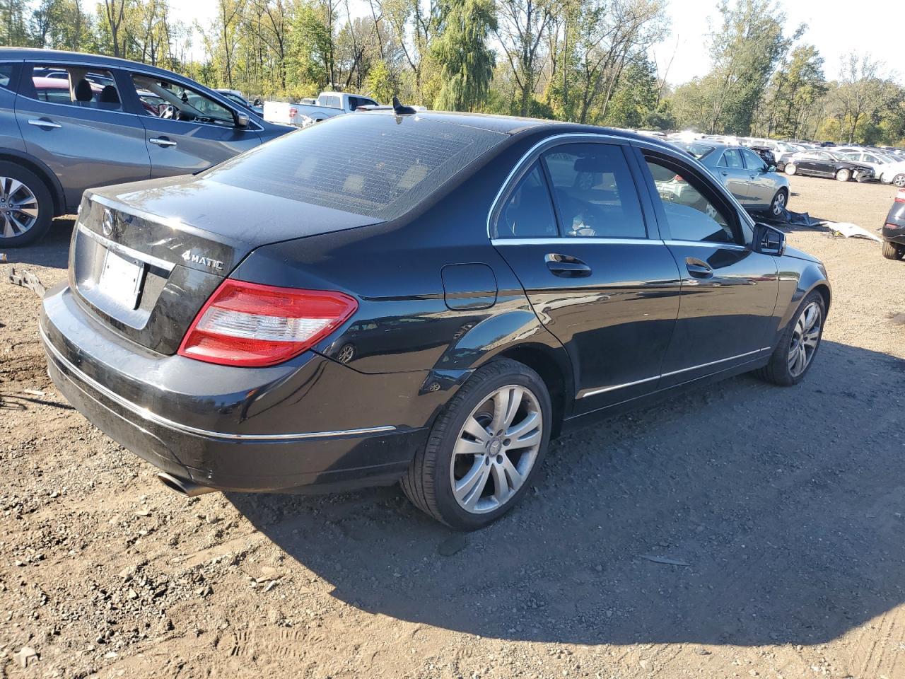 2011 Mercedes-Benz C 300 4Matic - Фото 3