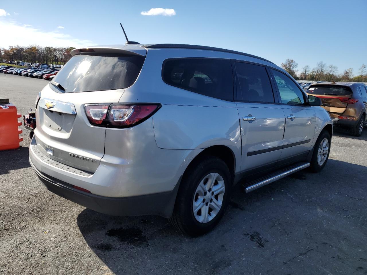 2016 Chevrolet Traverse Ls - Image 3