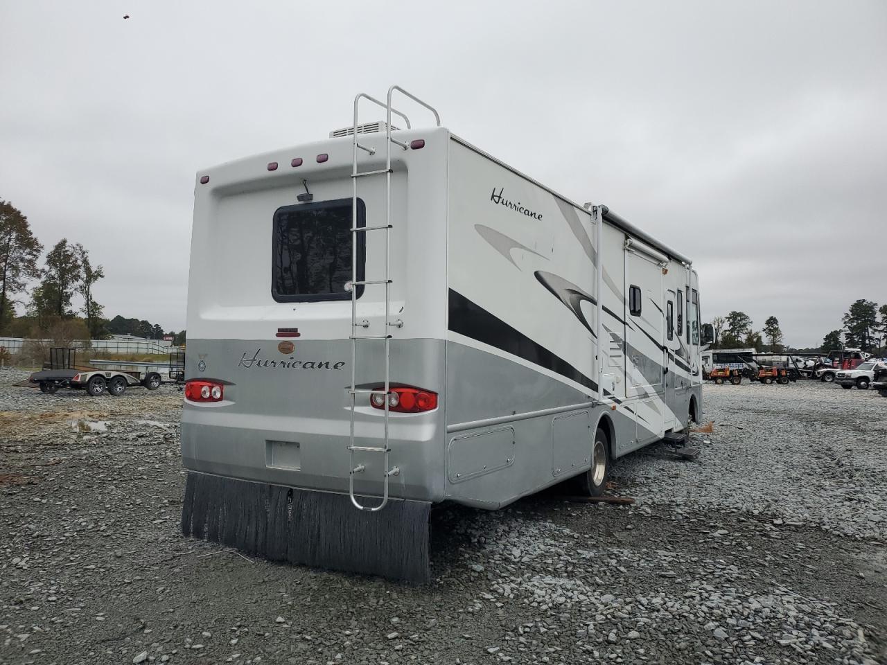 2009 Four Winds Hurricane - Rv - Image 4