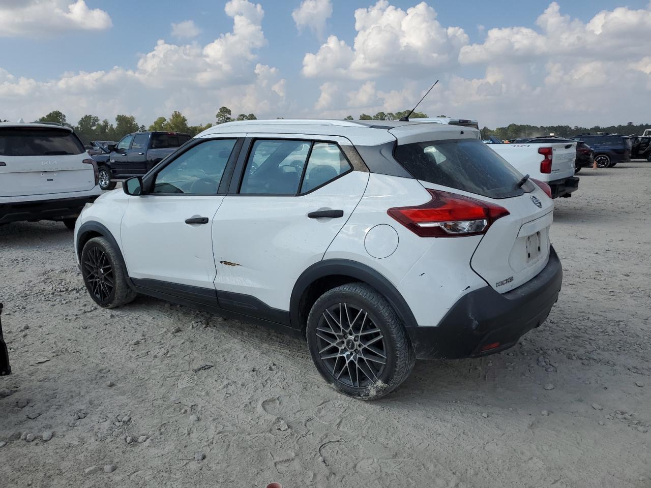 2018 Nissan Kicks S - Image 2