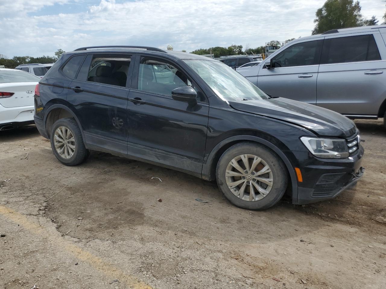 2018 Volkswagen Tiguan S - Фото 4