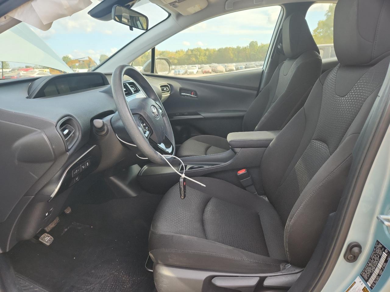 2021 Toyota Prius Le - Фото 7