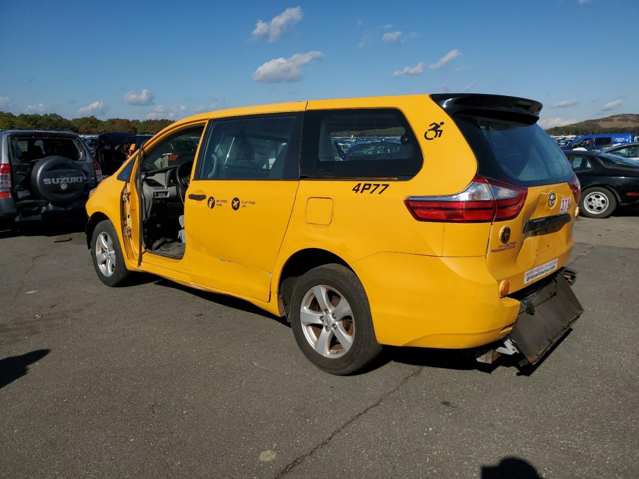 2016 Toyota Sienna - Image 2