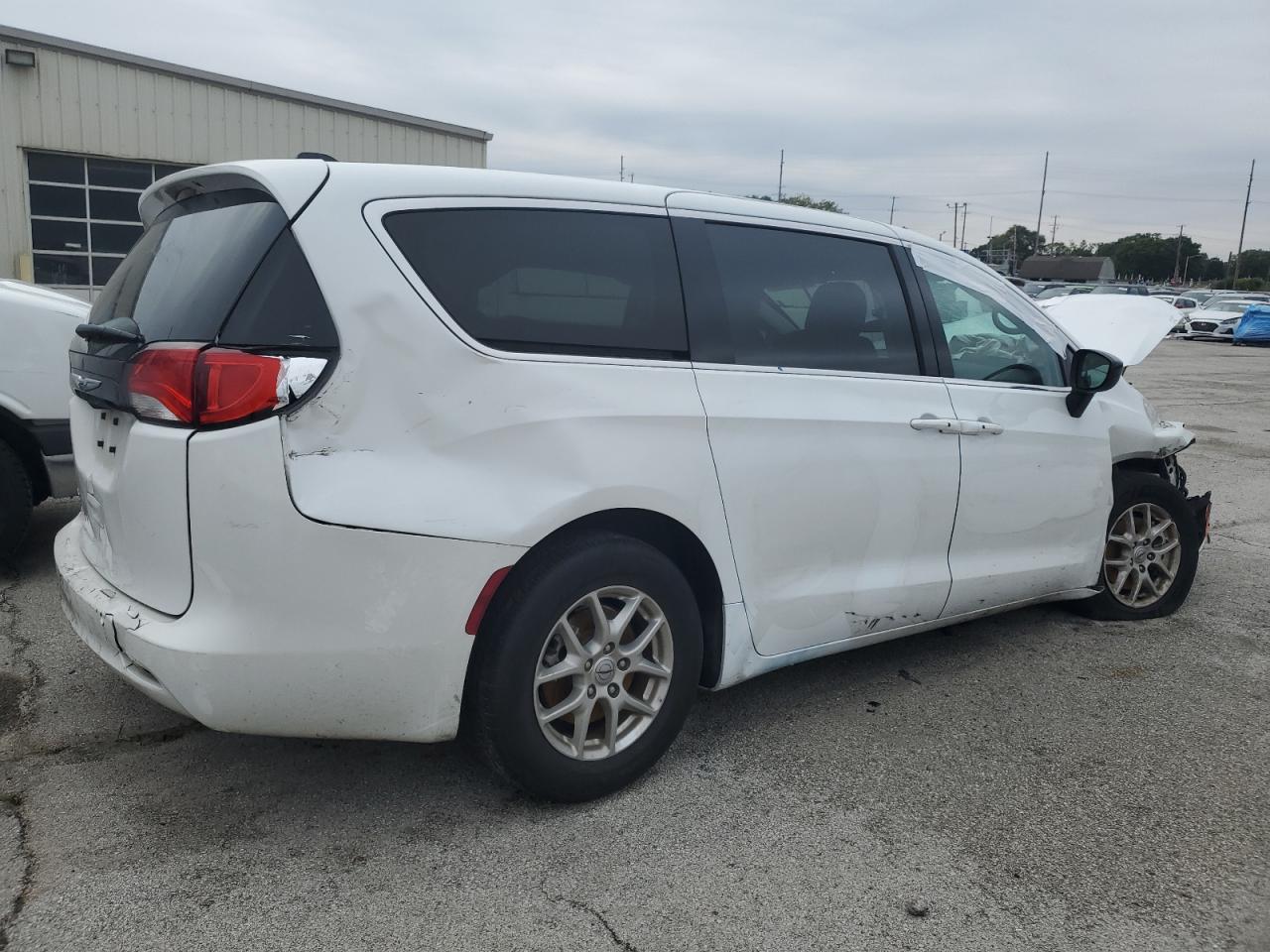 2024 Chrysler Voyager Lx - Фото 3