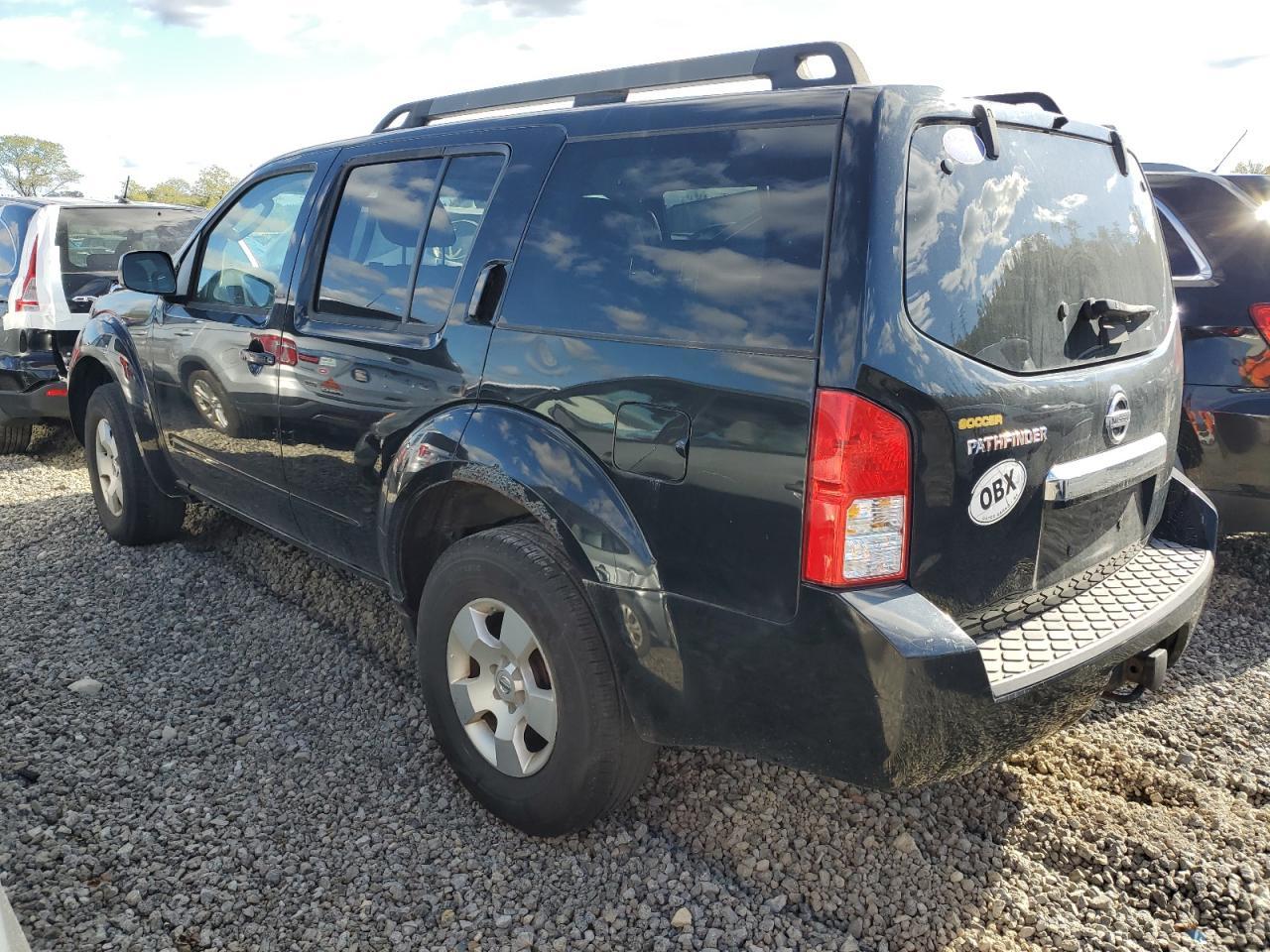 2012 Nissan Pathfinder S - Image 2