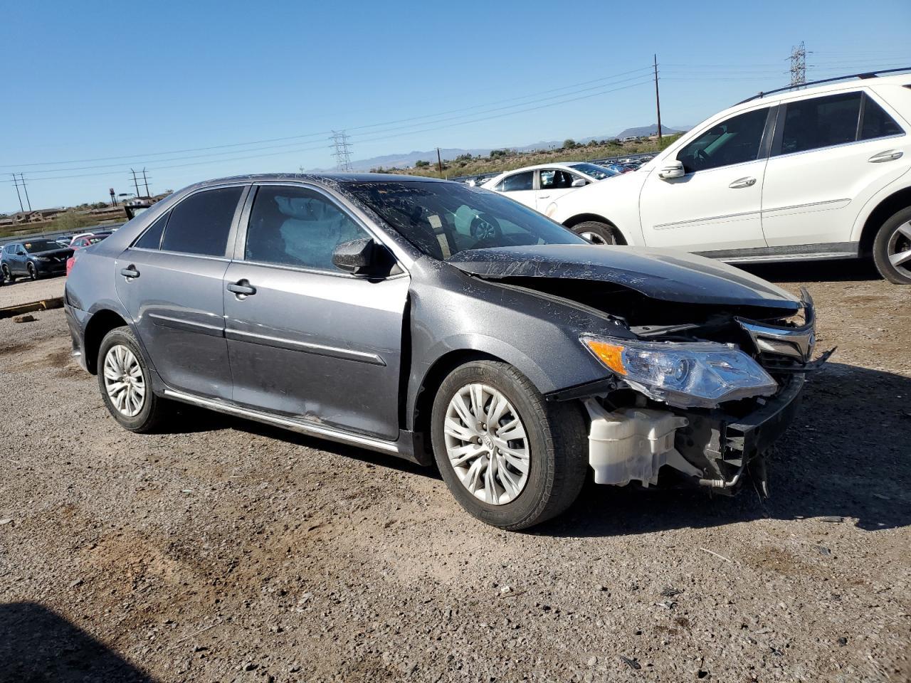 2014 Toyota Camry Le - Фото 4