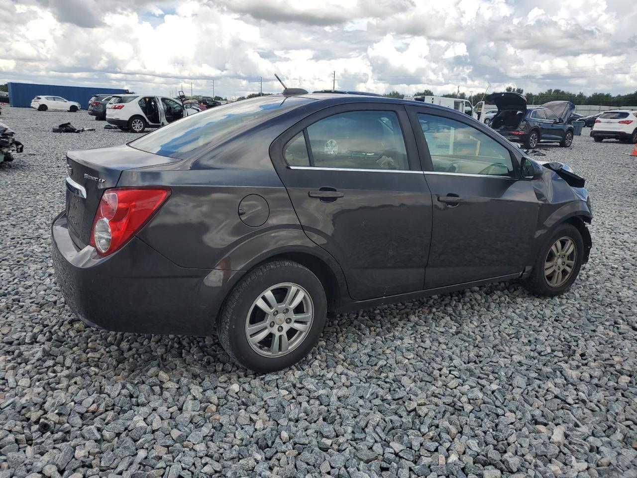 2015 Chevrolet Sonic Lt - Image 3