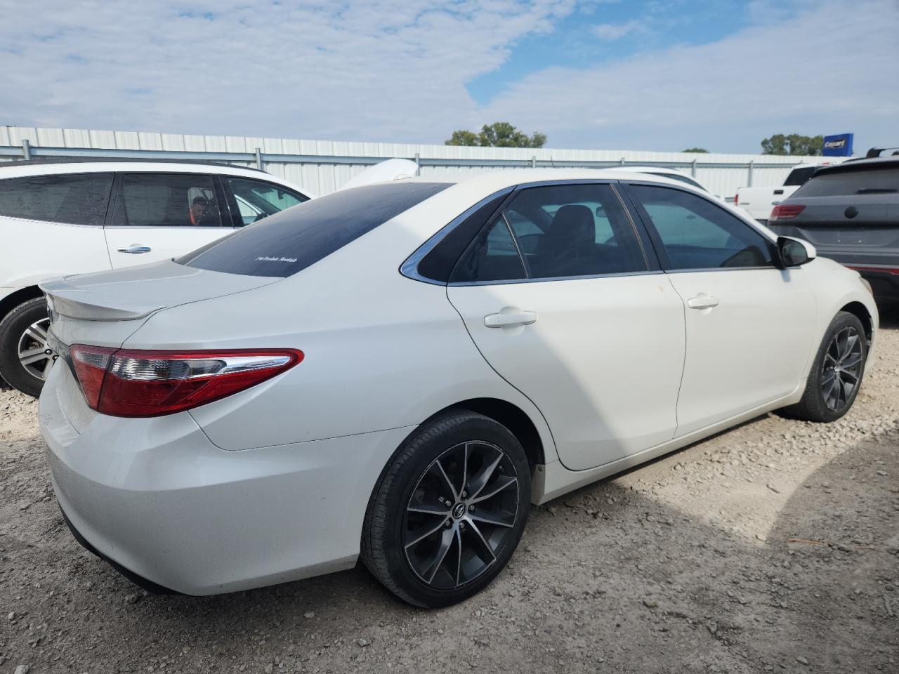 2015 Toyota Camry Le - Image 3