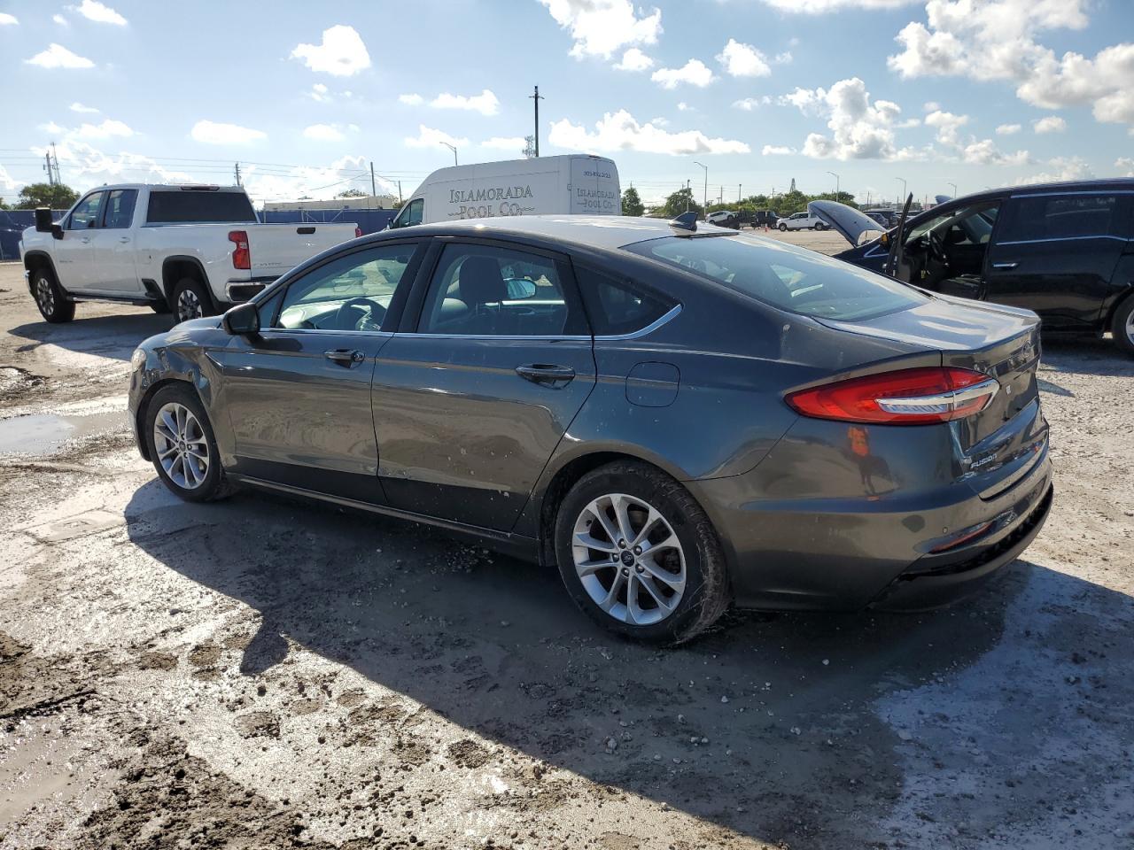 2020 Ford Fusion Se - Image 2