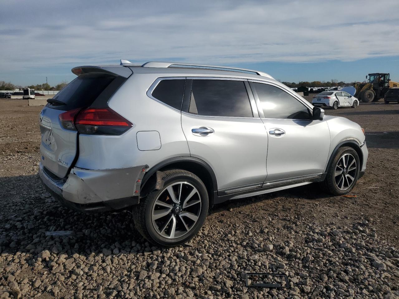 2017 Niss Rogue - Image 3