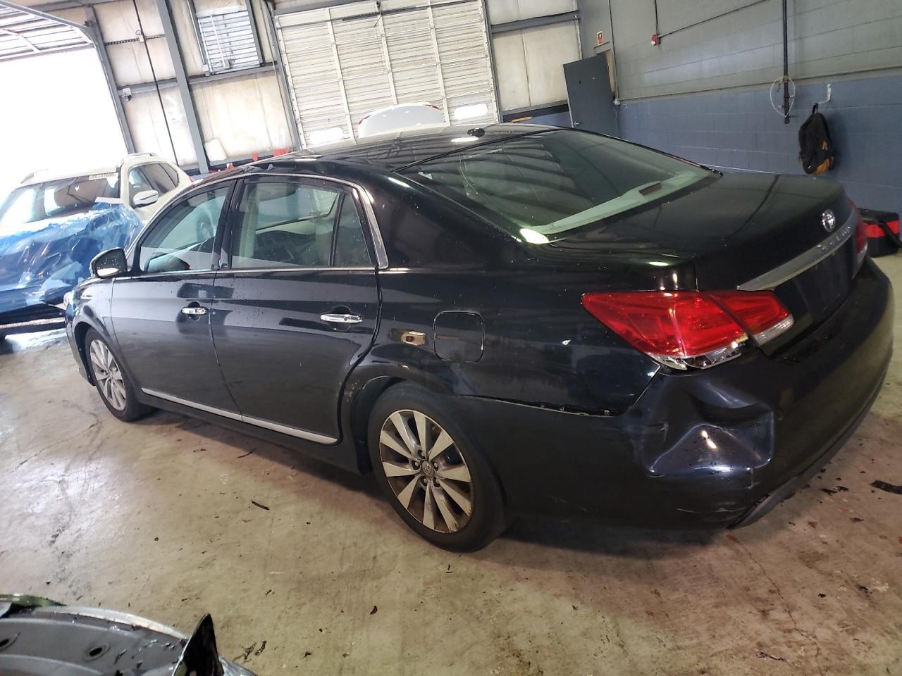 2012 Toyota Avalon Base - Фото 2