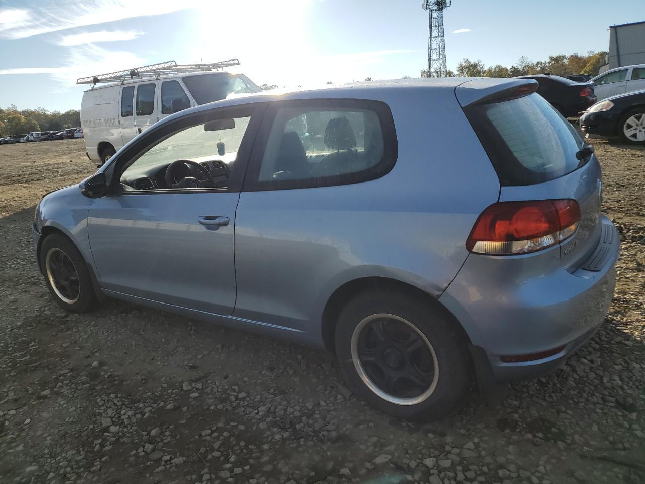 2011 Volkswagen Golf - Image 2