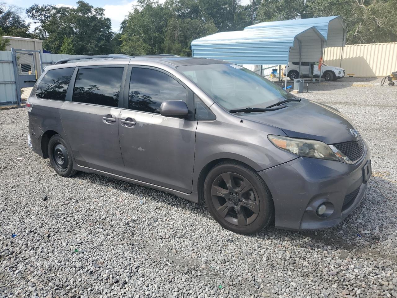 2012 Toyota Sienna Sport - Image 4