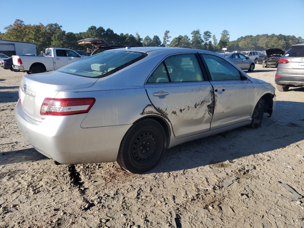 2011 Toyota Camry Base - Фото 3