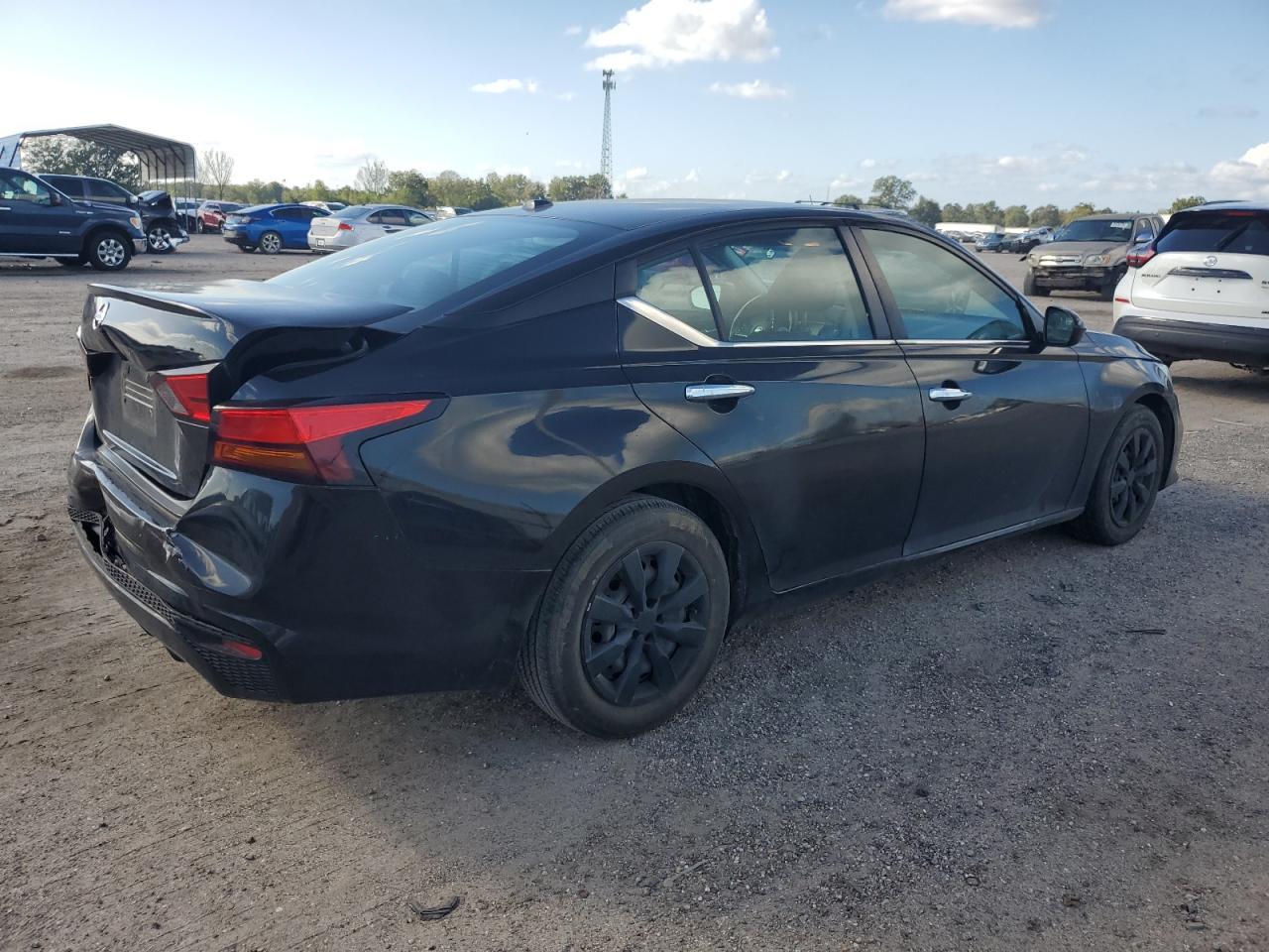 2020 Nissan Altima S - Фото 3