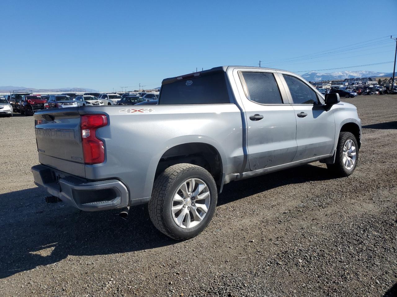 2021 Chevrolet Silverado K1500 Custom - Фото 3