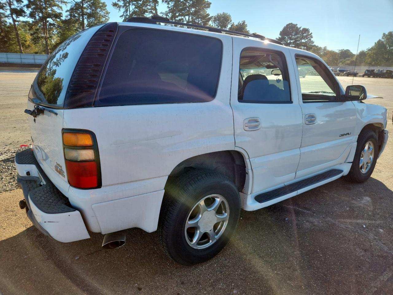 2004 GMC Yukon - Фото 3