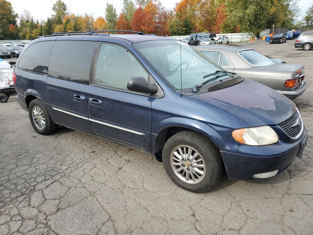 2002 Chrysler Town & Country Limited - Фото 4