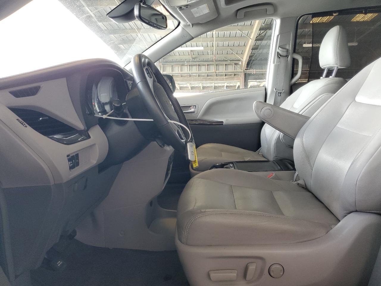 2018 Toyota Sienna Xle - Image 7