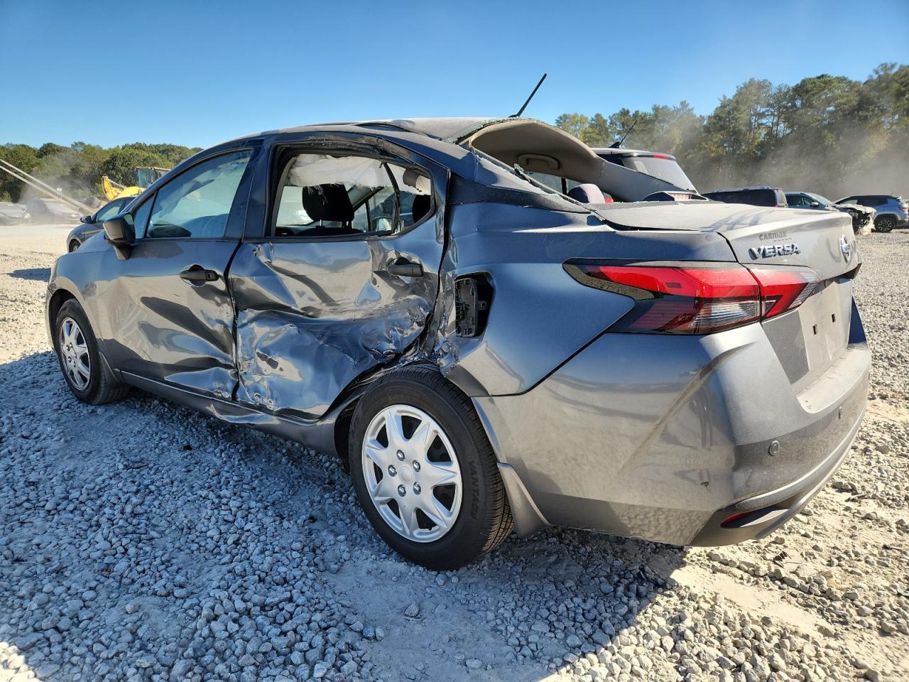 2020 Nissan Versa S - Фото 2