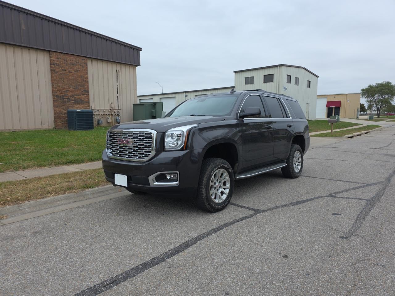 2017 GMC Yukon Slt - Image 2