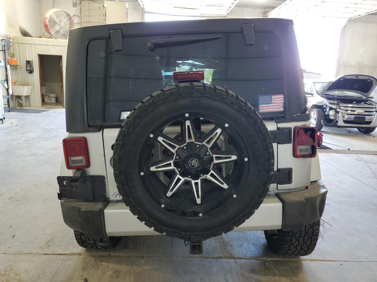 2012 Jeep Wrangler Unlimited Sahara - Фото 6