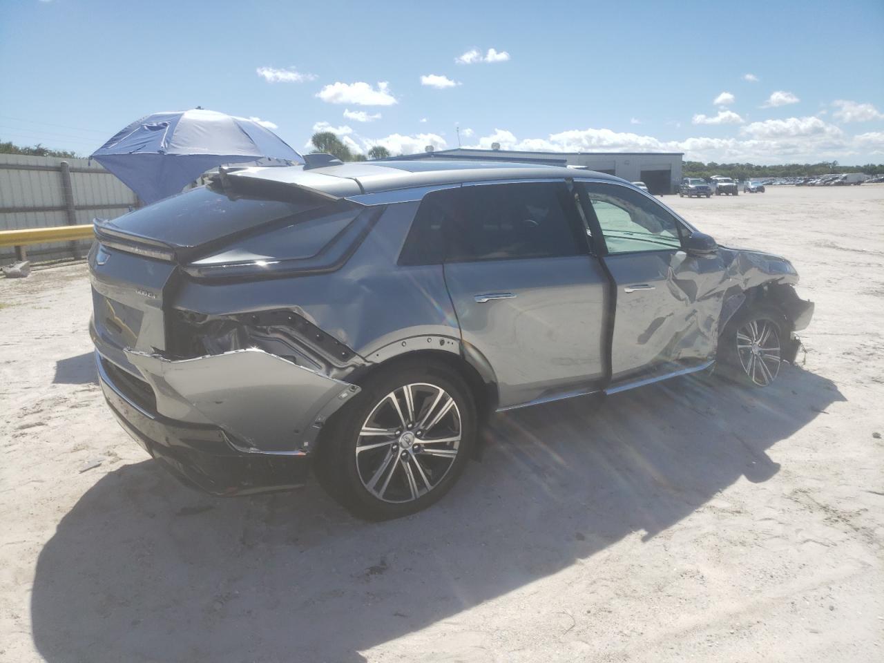 2025 Cadillac Lyriq Luxury - Image 3