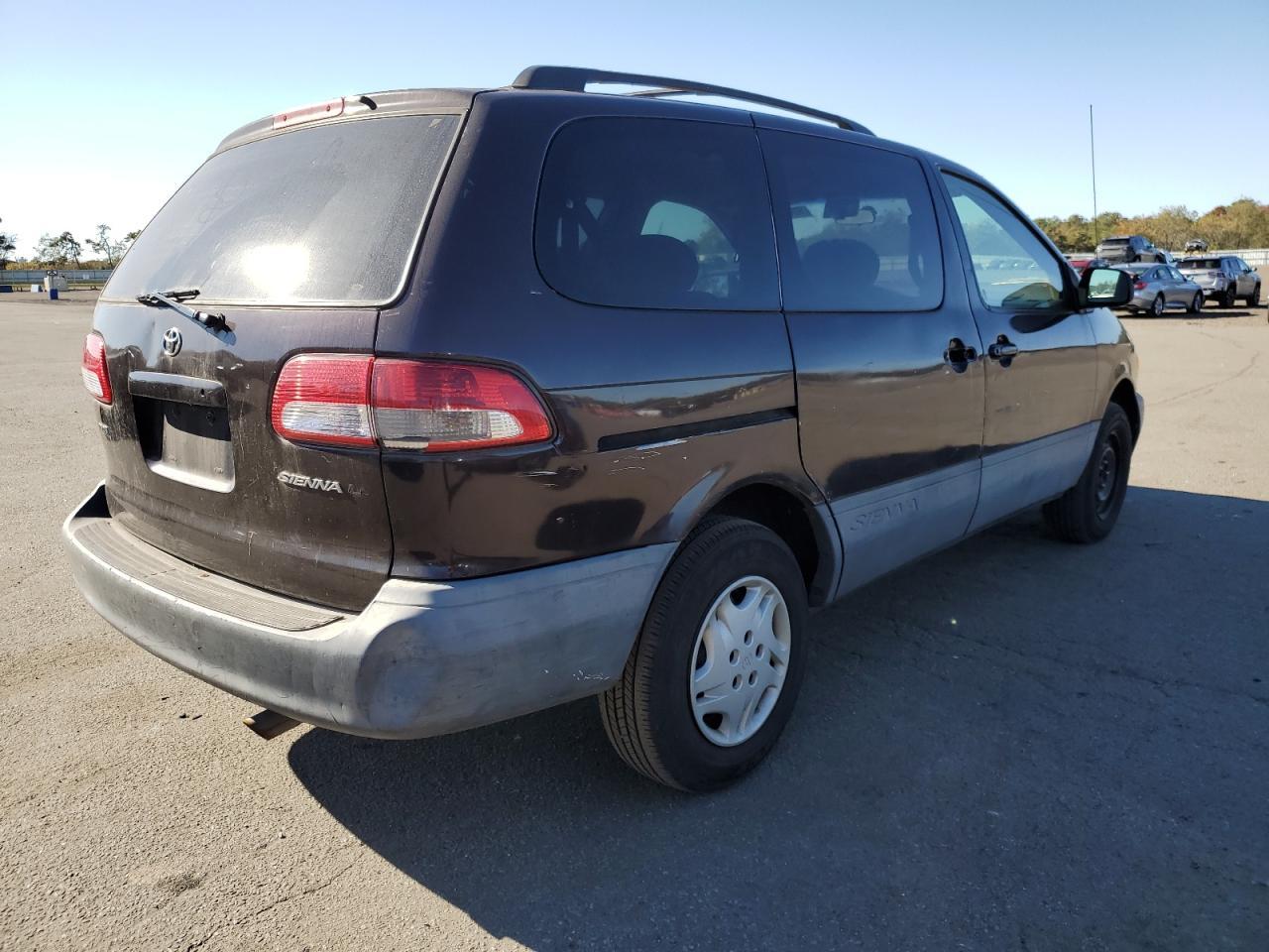2003 Toyota Sienna Le - Image 3