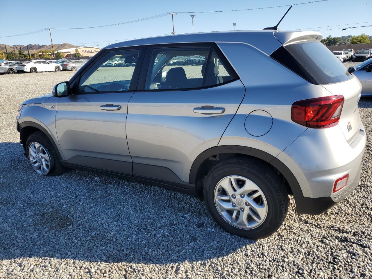 2025 Hyundai Venue Se - Image 2