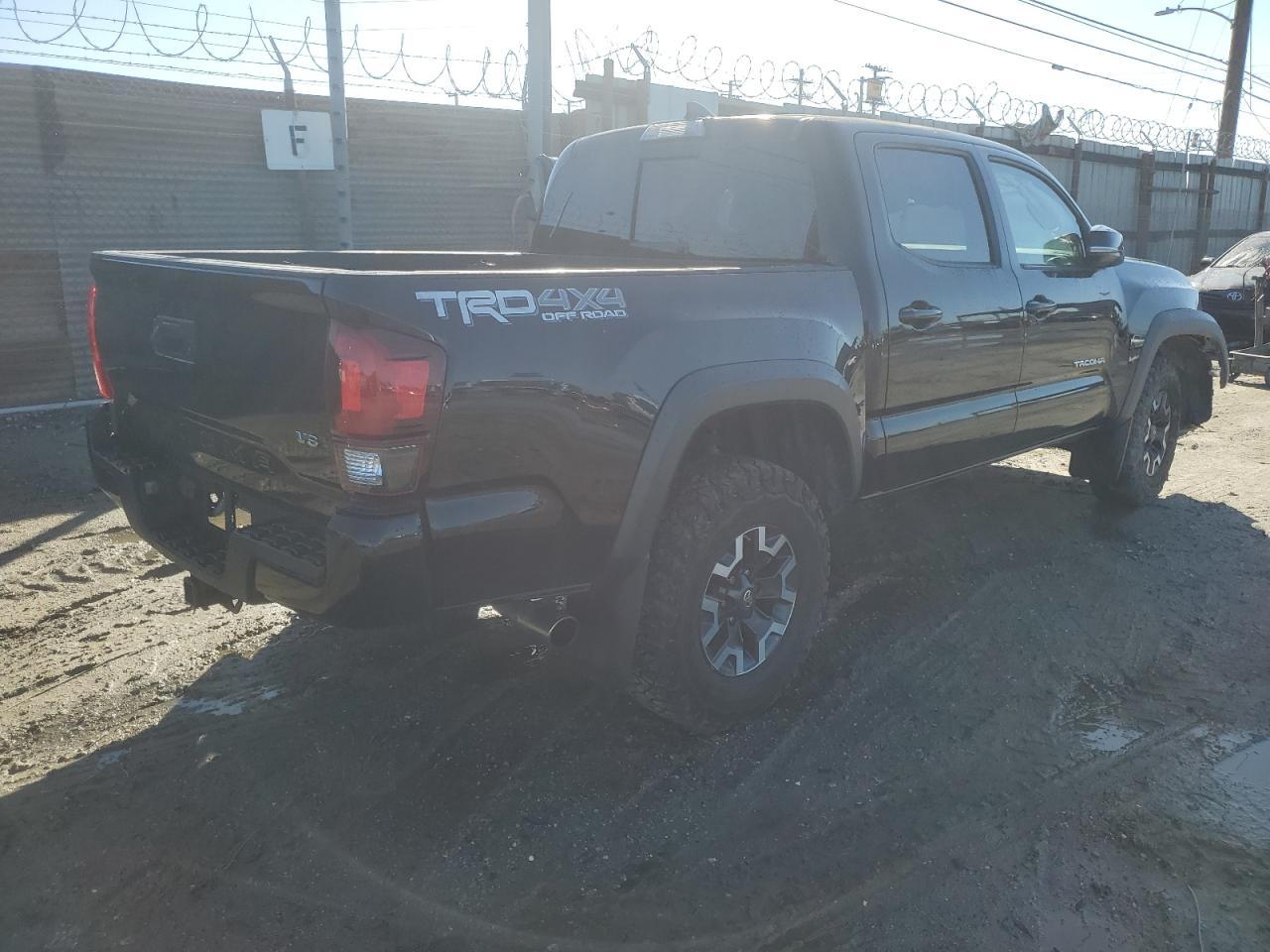 2018 Toyota Tacoma Double Cab - Image 3