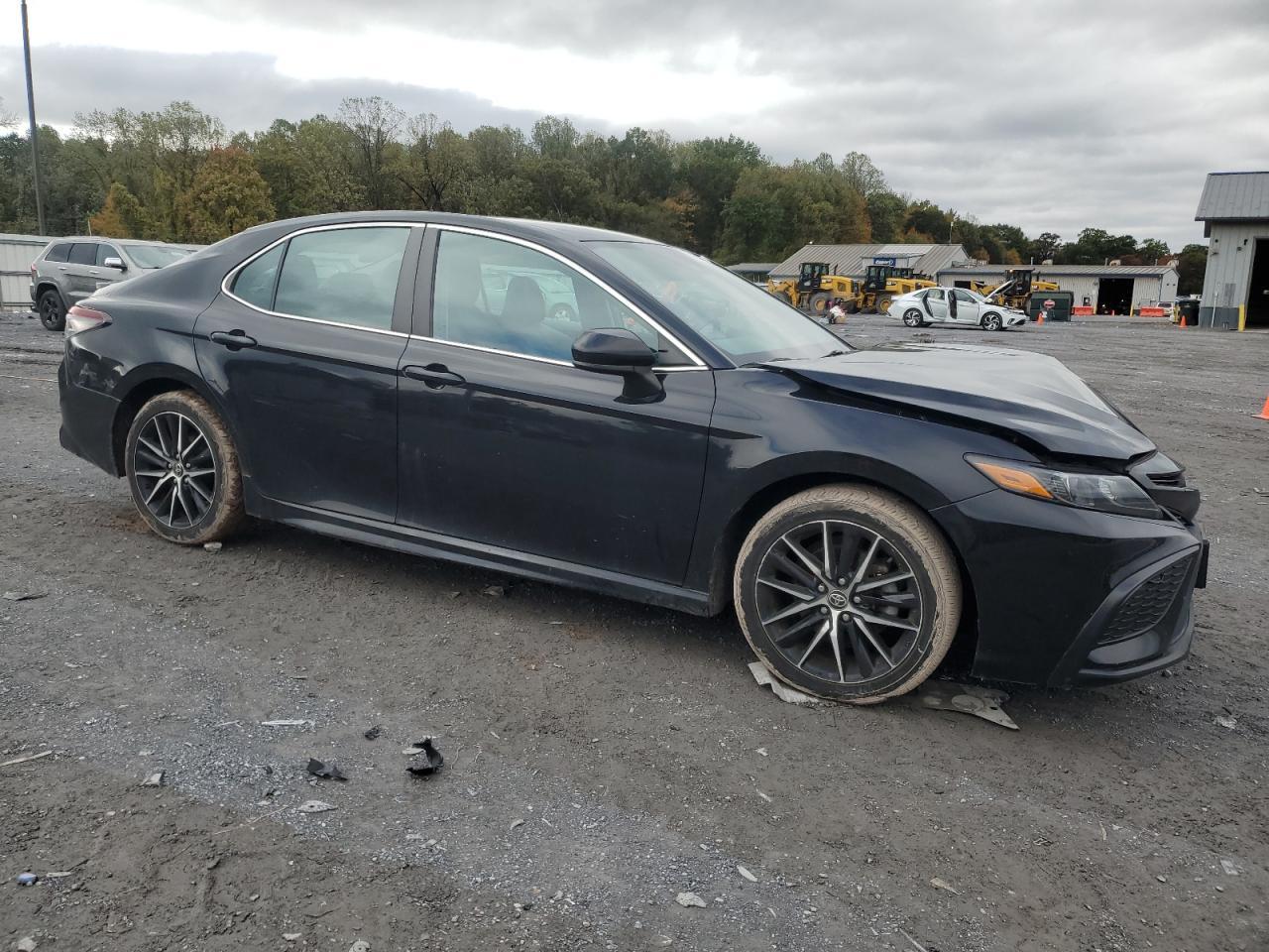 2021 Toyota Camry Se - Фото 4