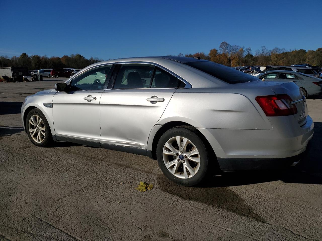 2011 Ford Taurus - Image 2