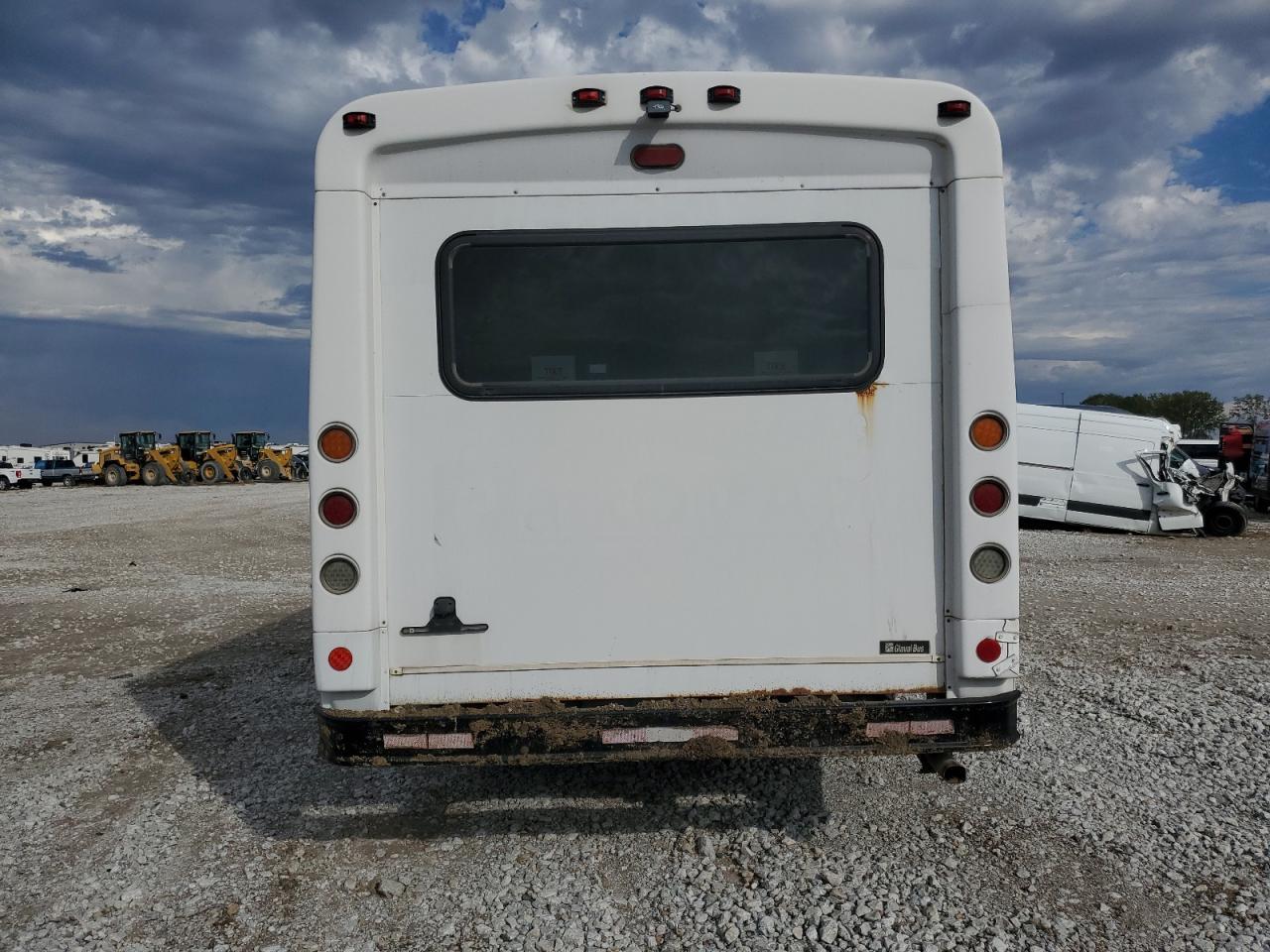 2016 Ford Econoline E450 Super Duty Cutaway Van - Фото 6